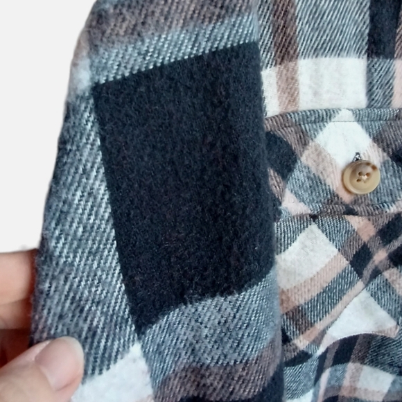 Tan/ black plaid button up shacket with pockets sz 2x - Picture 6 of 7